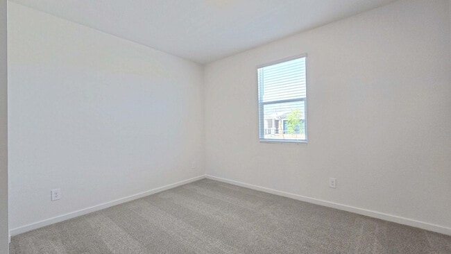 Building Photo - 17863 W Elm St