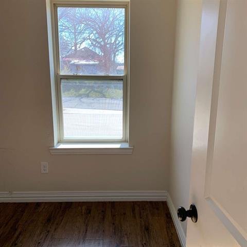 Building Photo - 409 Maple Row