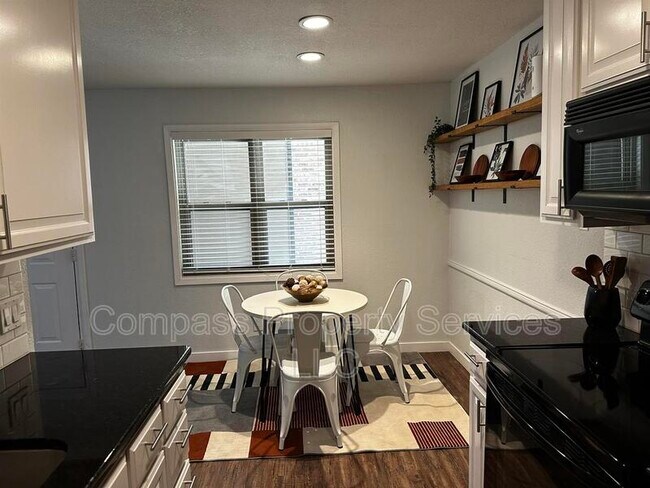 Building Photo - 1421 S 12th St