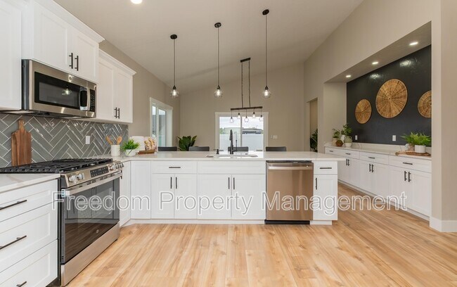 Building Photo - 2125 Oxon St