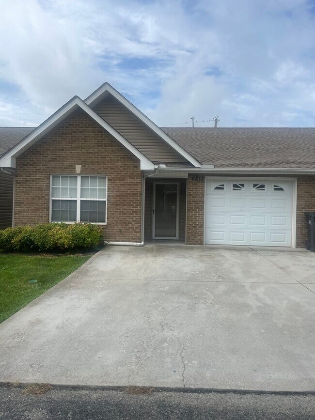 Primary Photo - Knoxville 37912 - 2 bedroom, 2 bath condo ...