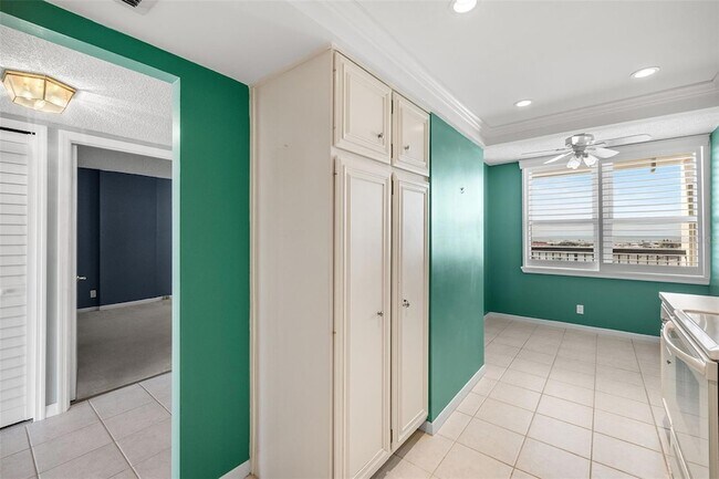 Building Photo - 9415 Blind Pass Rd