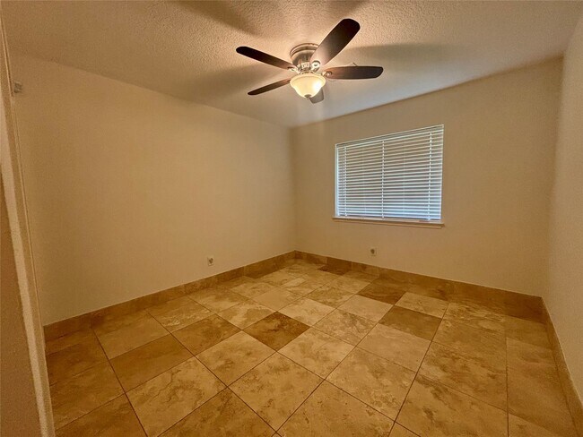Building Photo - 7815 Log Hollow Dr