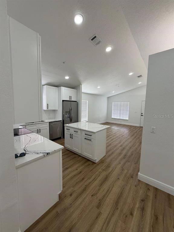 Building Photo - 9743 Hollyhill Dr