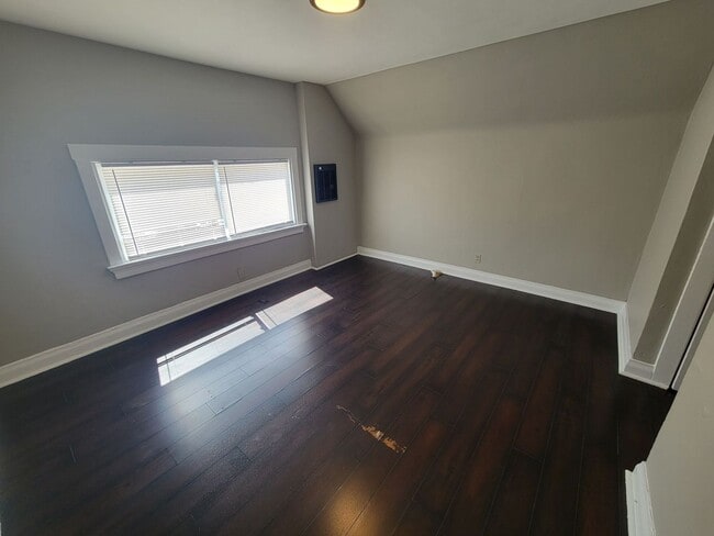 Building Photo - Prospect 558  (I2I)