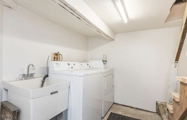 Building Photo - 19 Sylvan Pl