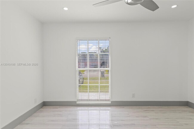 Building Photo - 7913 NW 72nd Ave