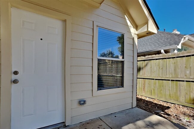 Building Photo - 1414 Chesterpoint Dr