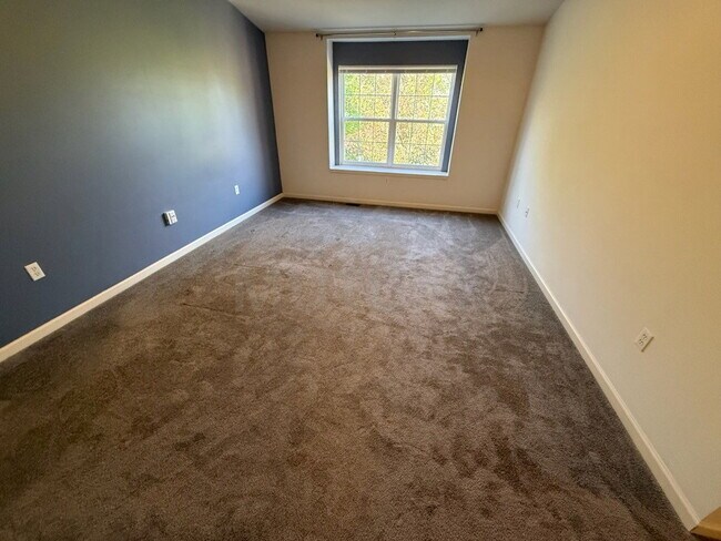 Building Photo - 47576 Pembroke Dr