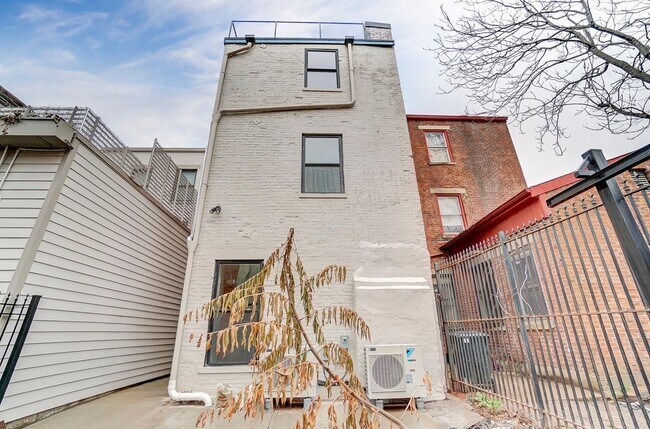 Building Photo - 1534 Republic St