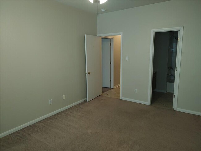 Building Photo - 2206 S Bagdad Rd