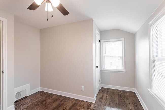 Building Photo - 2750 N 61st St