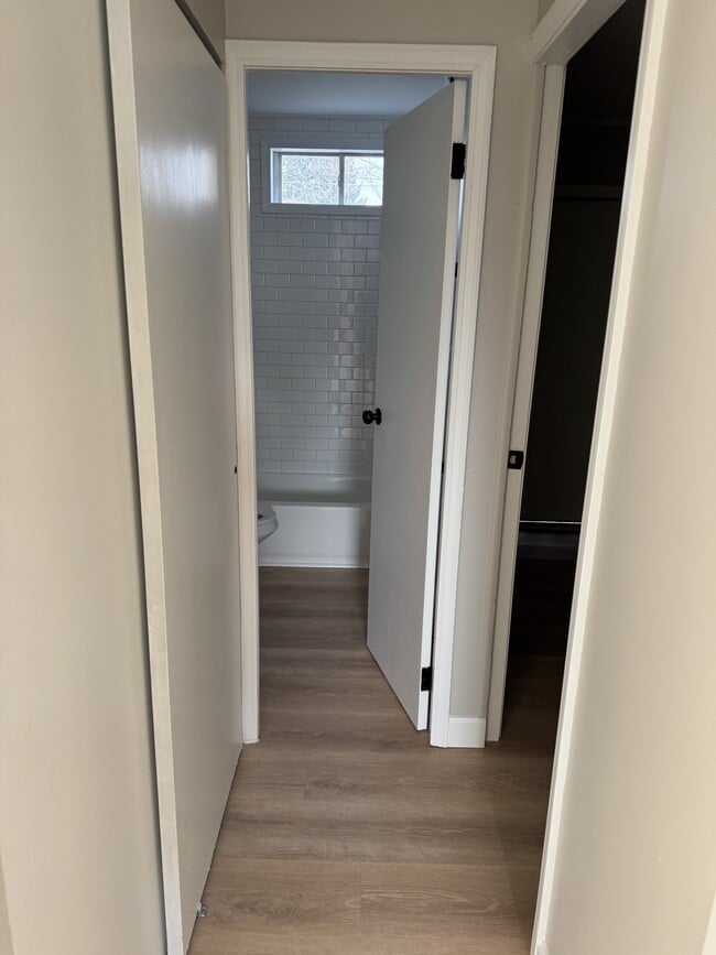 Building Photo - 580 Edgewood Dr