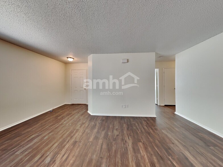 Building Photo - 10136 High Eagle Trail