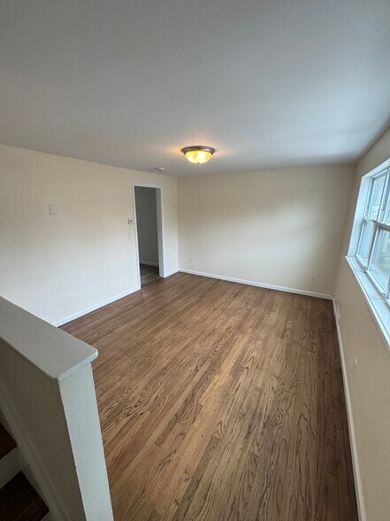 Building Photo - 73 Ferris Ave