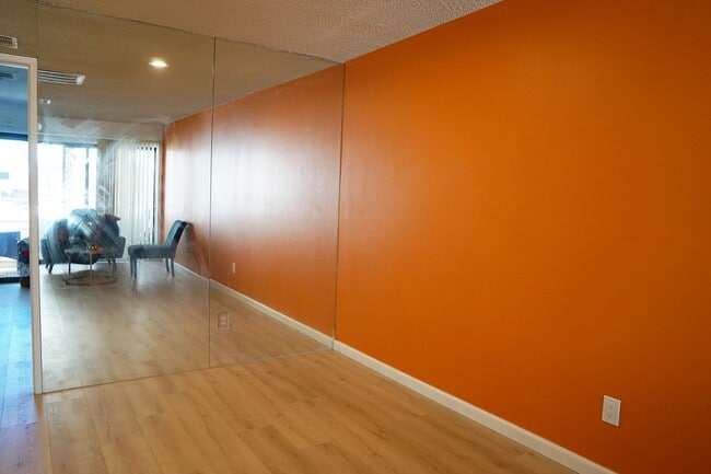 Building Photo - 437 S Calle El Segundo