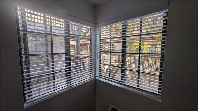 Building Photo - 8860 Villa La Jolla Dr