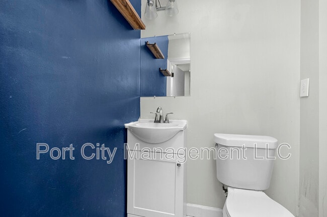 Building Photo - 611 Oldham St