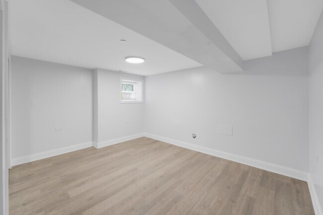 Building Photo - 1115 N Taylor Ave