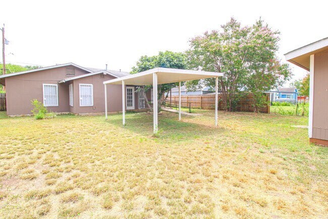 Building Photo - 2729 Christian Dr