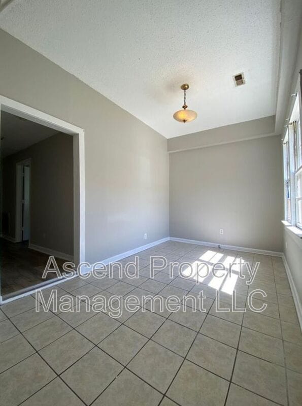 Building Photo - 2103 Taylor St