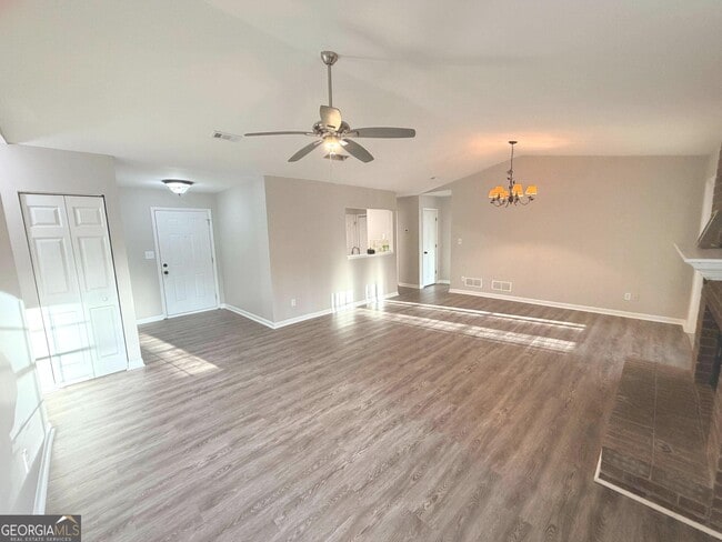 Building Photo - 303 Tamarac Trail