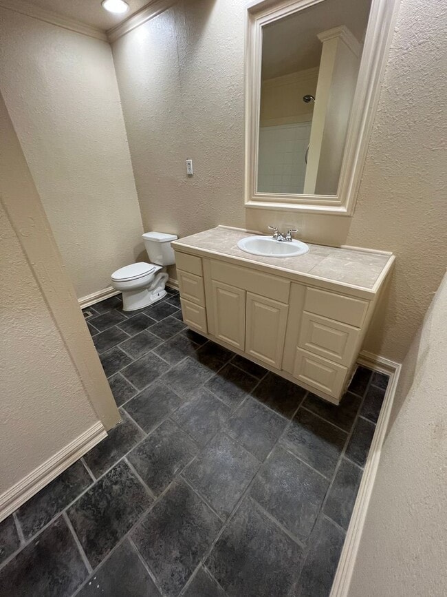 Building Photo - Nice Spacious 3 Bed 1.5 Bath House Total Electric.  Yard Care Included.  Fridge & Washer and Drye...