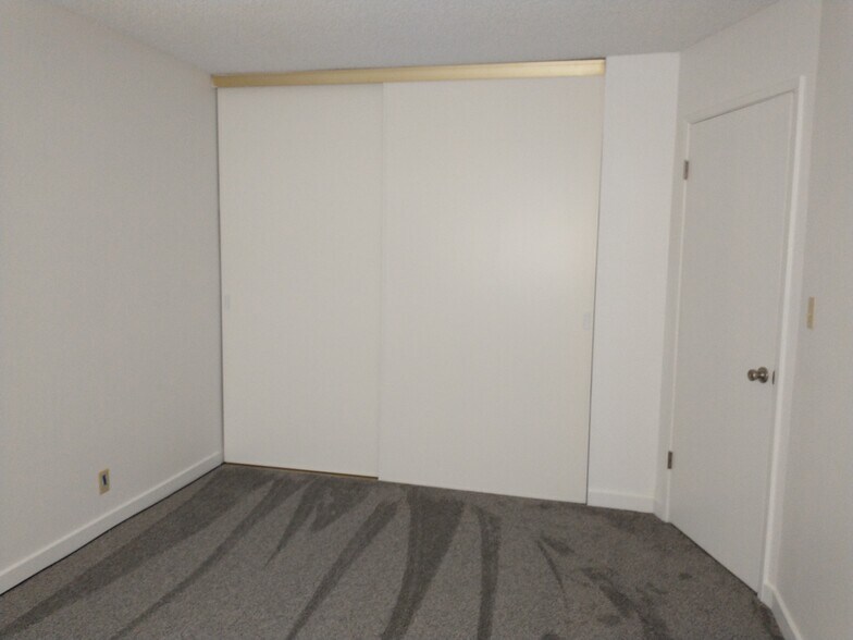 Building Photo - 5289 Balhan Ct