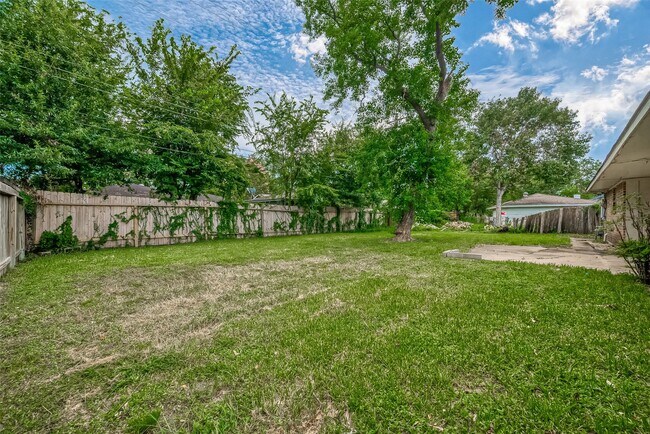 Building Photo - 5711 Braesvalley Dr