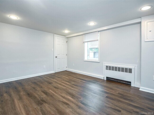 Building Photo - 3 Pequot Ave