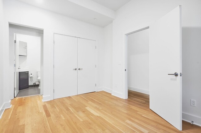 Building Photo - Sleek and modern 2 bed/2 bath in the heart...