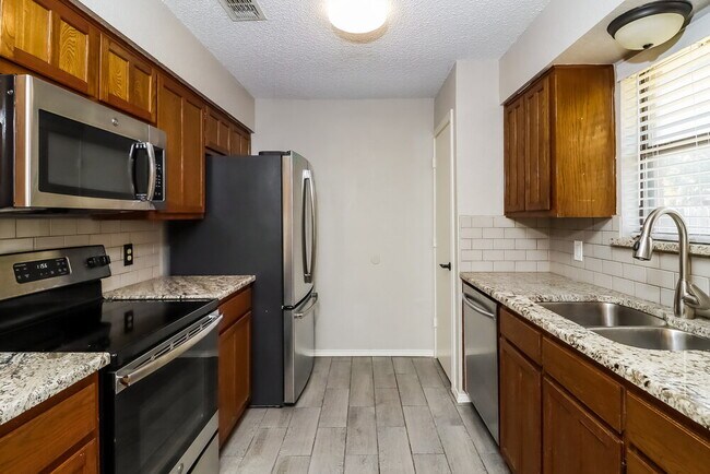 Building Photo - 721 Owens Dr