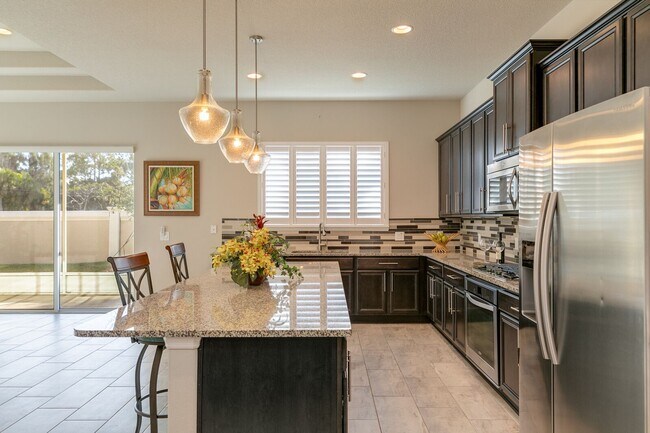 Building Photo - Luxury Living At An Affordable Price