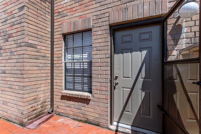 Building Photo - 9850 Pagewood Ln