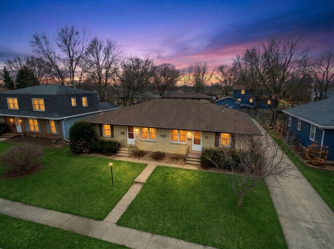 Building Photo - 202 NW Sharmin Dr