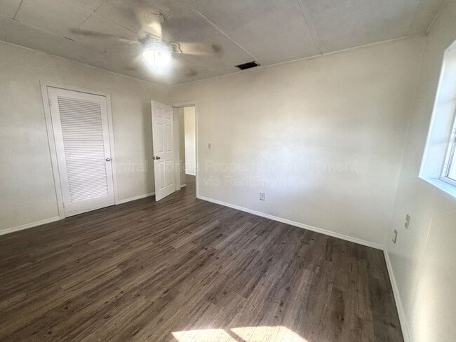 Building Photo - 842 Lake Ave