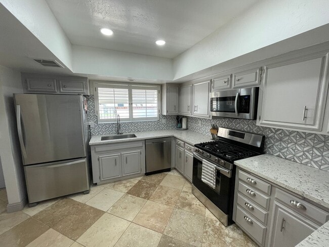 Building Photo - COMING SOON, Fully Furnished Desert Gem!