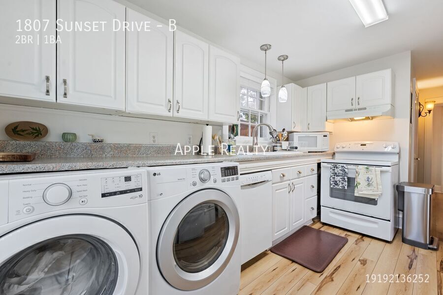 Building Photo - 1807 Sunset Dr