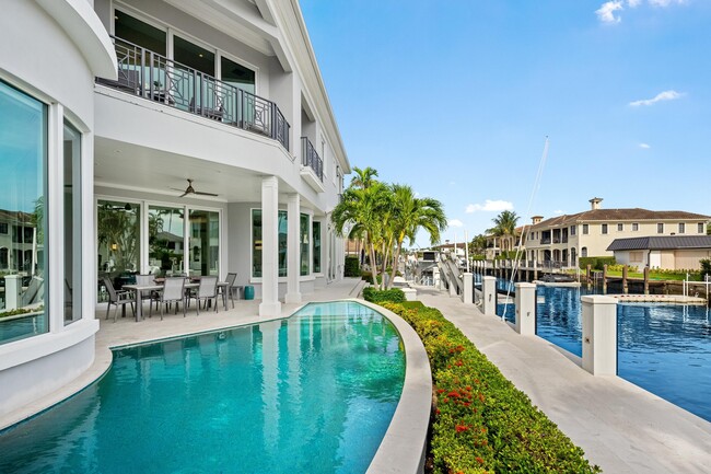 Building Photo - 863 Enfield St