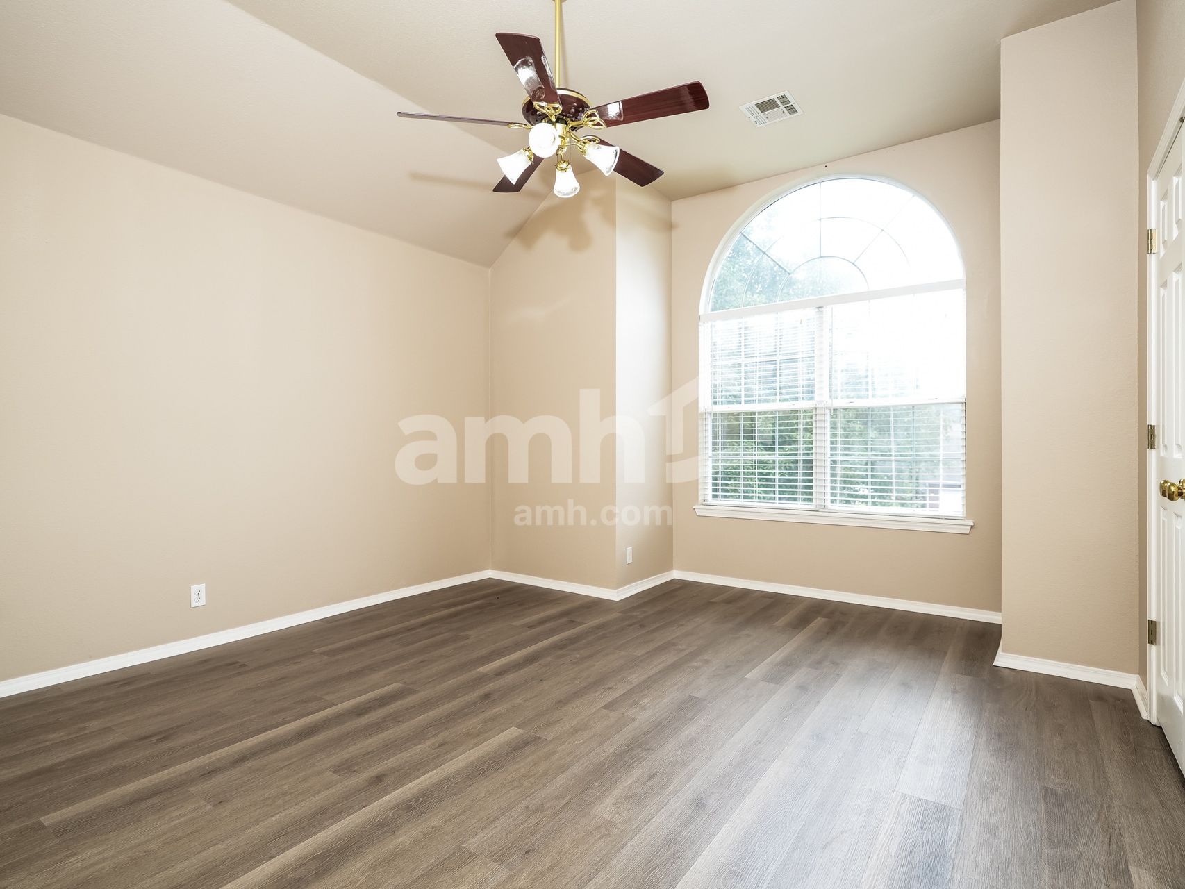 Building Photo - 513 N Sweet Gum Ave