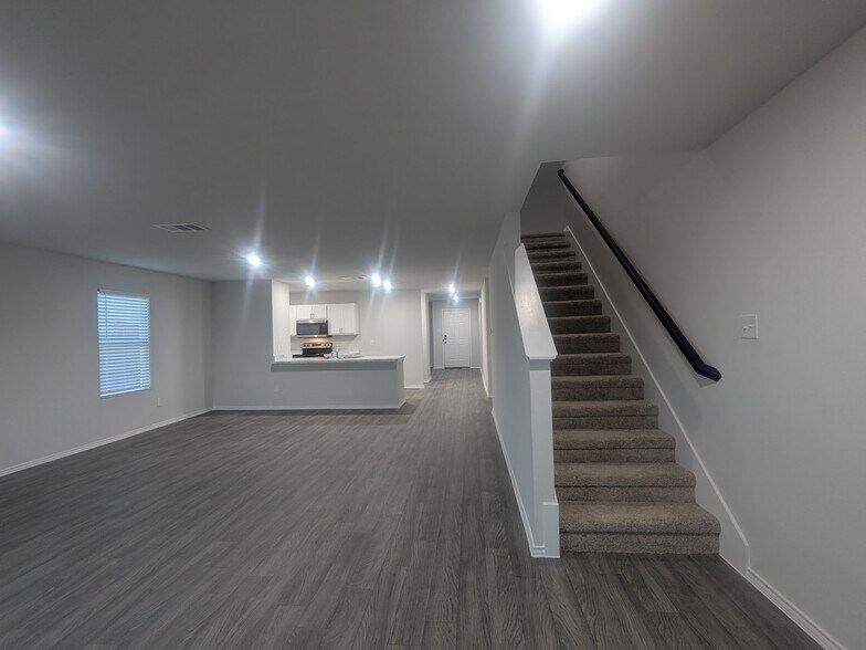 Building Photo - 845 Eagles Nest Dr