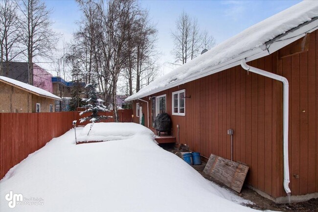 Building Photo - 76th Ave Duplex