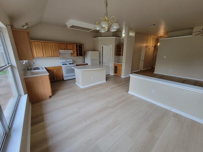 Building Photo - 1013 Howeth Dr