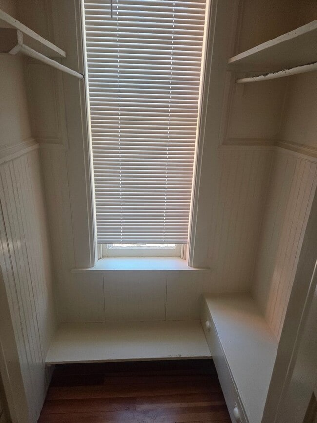 Building Photo - Charming 1-Bedroom Apartment in Denver's Capitol Hill Neighborhood