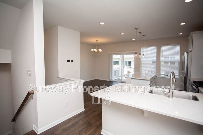 Building Photo - 13 Verona Ln