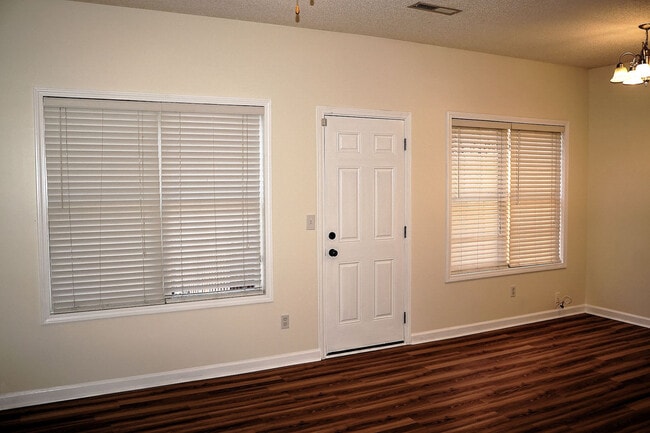 Building Photo - Spalding Co. Townhouse