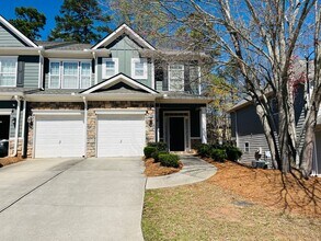 Building Photo - Wow! 3 bedroom 2.5 bathroom home in Newnan, 2100 plus sqft, 2 car garage, huge rooms, must see!