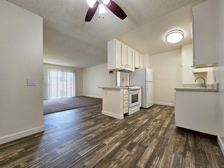 1BR, 1 BA- 728 SF - Parkwood Gardens *$500 Off*