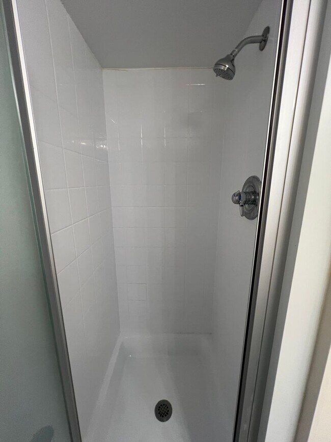 Building Photo - 2 BEDROOM 2 BATH CONDO WITH ALL UTILITIES ...