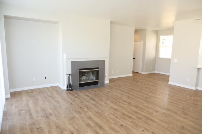 Building Photo - 1559 Ave H4